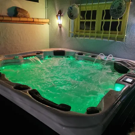 Avec Piscine Et Jacuzzi A 50metres De La Et 5min De L'allee Des Pins