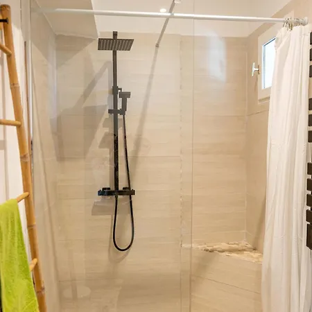Appartamento Avec Piscine Et Jacuzzi à 50mètres De La Et 5min De L'allée Des Pins
