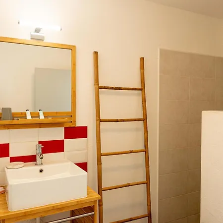 Avec Piscine Et Jacuzzi A 50metres De La Et 5min De L'allee Des Pins Apartament